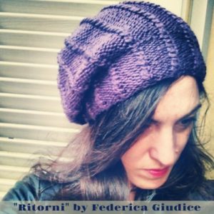 Knitting Experience: Cappellino in circolare con treccine