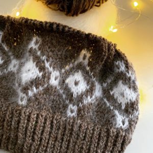Knitting Experience: cappellino con lavorazione a colori